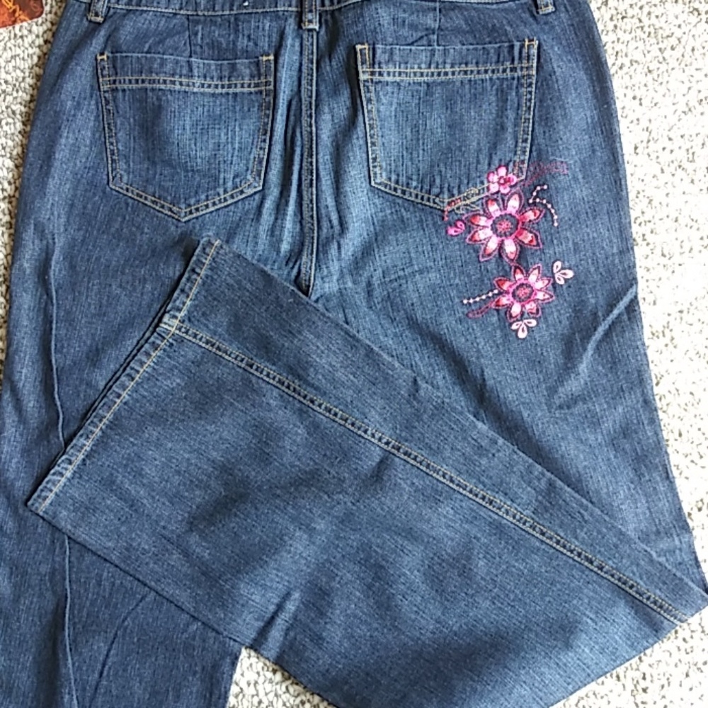 NWT Jones Wear Blue Jeans Floral Pink embroidery Size 10